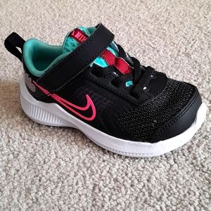 Toddler Girl Nike's, S: 7c